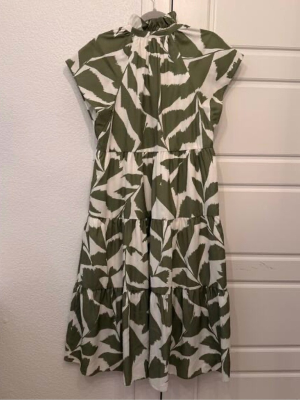 CROSBY by Mollie Burch Olive & White Leaf-Print Tiered Midi Dress – Size Small - Picture 4 of 6